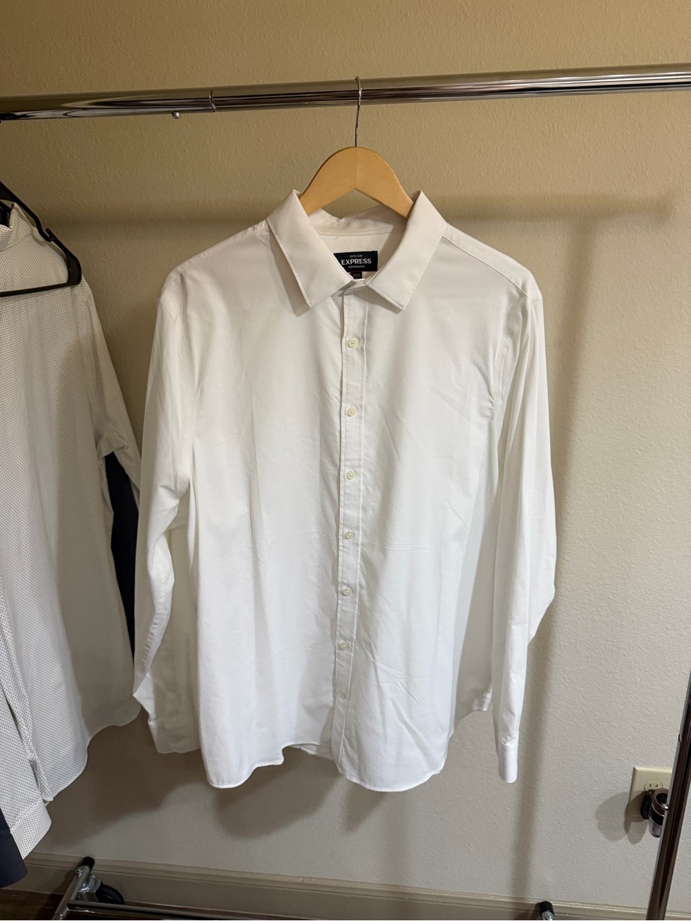 Express Performance Extra Slim Men’s XL White Dress Shirt 17-17½
